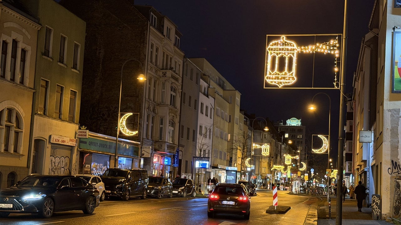 Foto - Sokaklar ışıl ışıl parlıyor! Ramazan coşkusu Avrupa'da