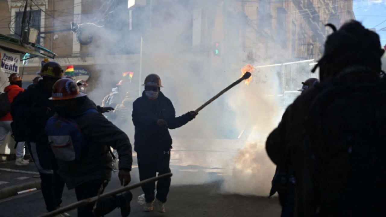 Foto - Sokaklarda tansiyon yükseldi! Madencilerle polis karşı karşıya geldi