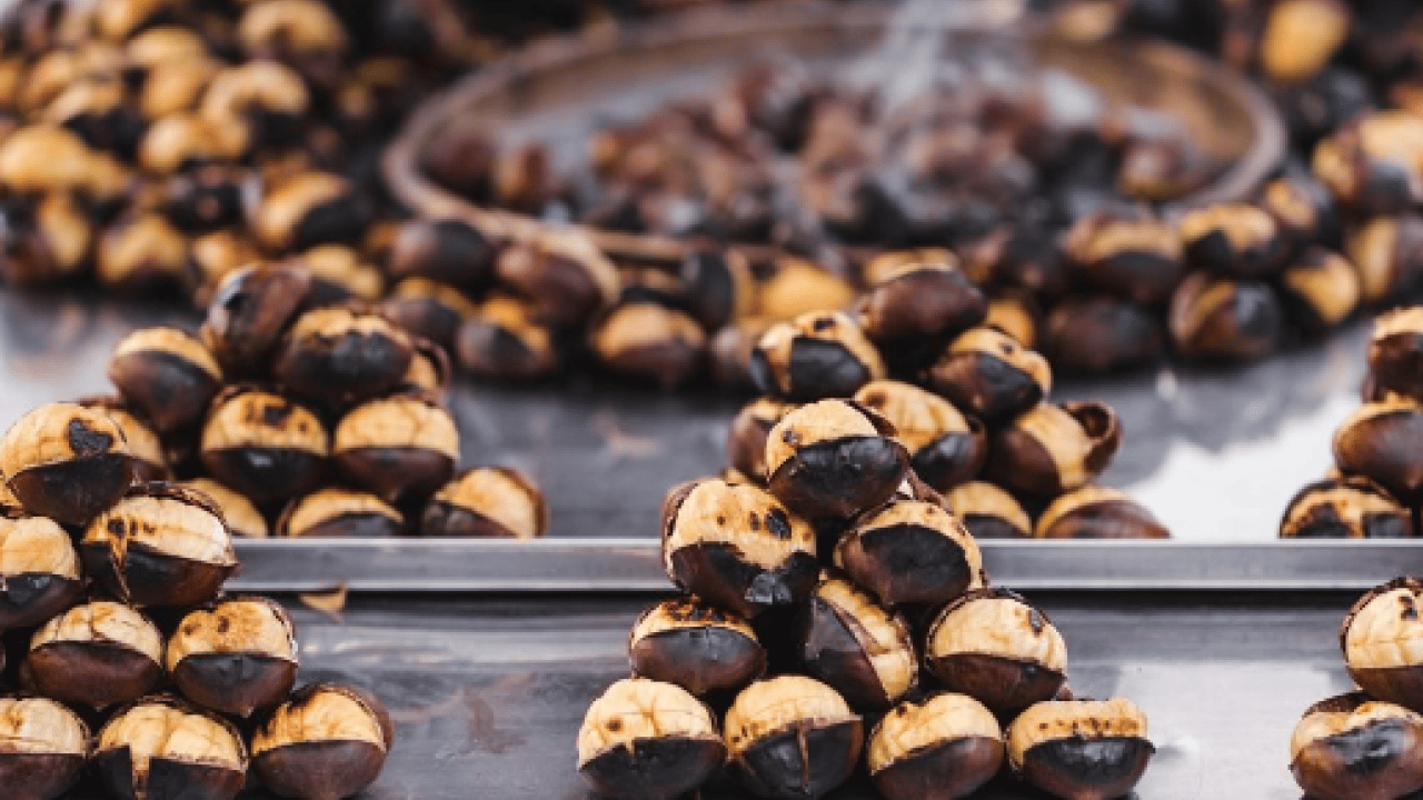 Sokakta satılan kestaneler meğer bu yüzden güzel kokuyormuş! Püf noktası çok şaşırtacak...