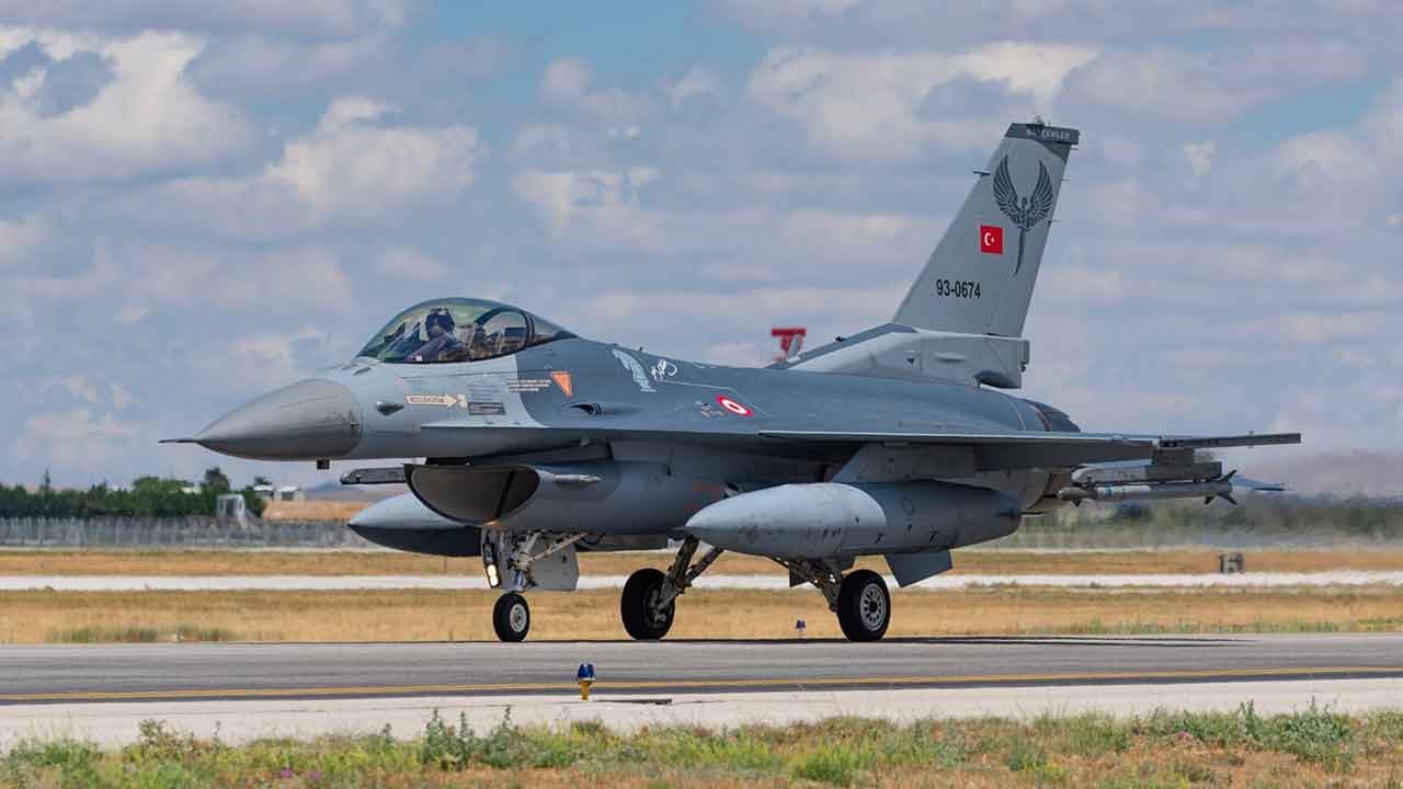 Foto - Somali'de sıcak saatler: Ani karar alındı, Türk savaş uçakları oraya götürüldü