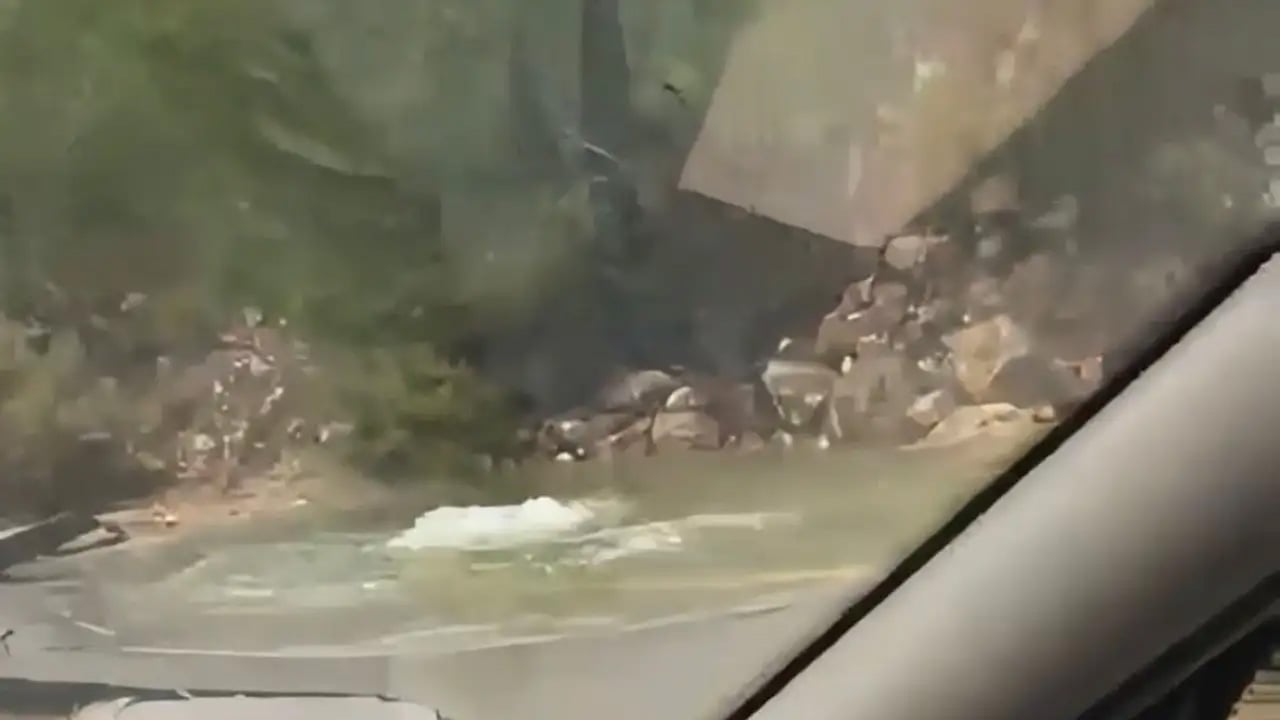 Foto - Son dakika koduyla ajanslar duyurdu! Bölgede sıcak gelişme: Tonlarca su boşa aktı trafik felç oldu! 