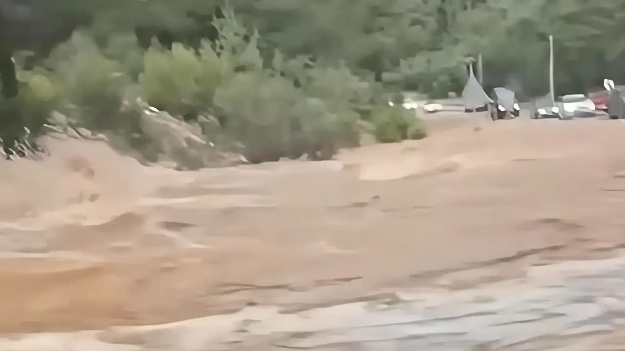 Foto - Son dakika koduyla ajanslar duyurdu! Bölgede sıcak gelişme: Tonlarca su boşa aktı trafik felç oldu! 