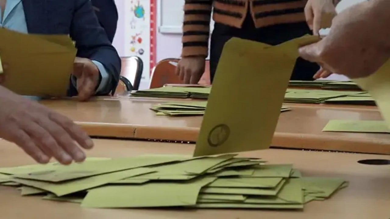 Foto - Son seçim anketinin sonucu açıklandı: Özgür Özel'in yeni partisi ile AK Parti arasındaki oy farkı olay oldu