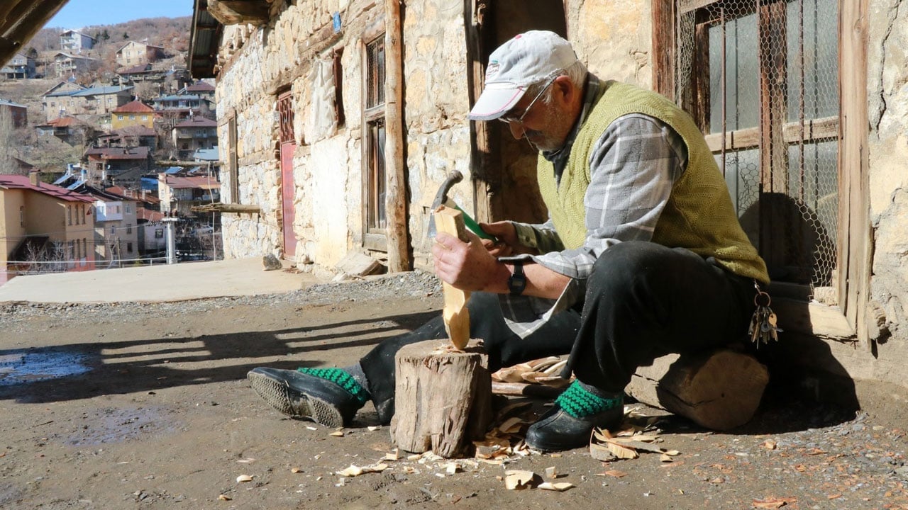 Foto - Son ustalardan biri… Teknolojiye inat mesleğini yaşatıyor