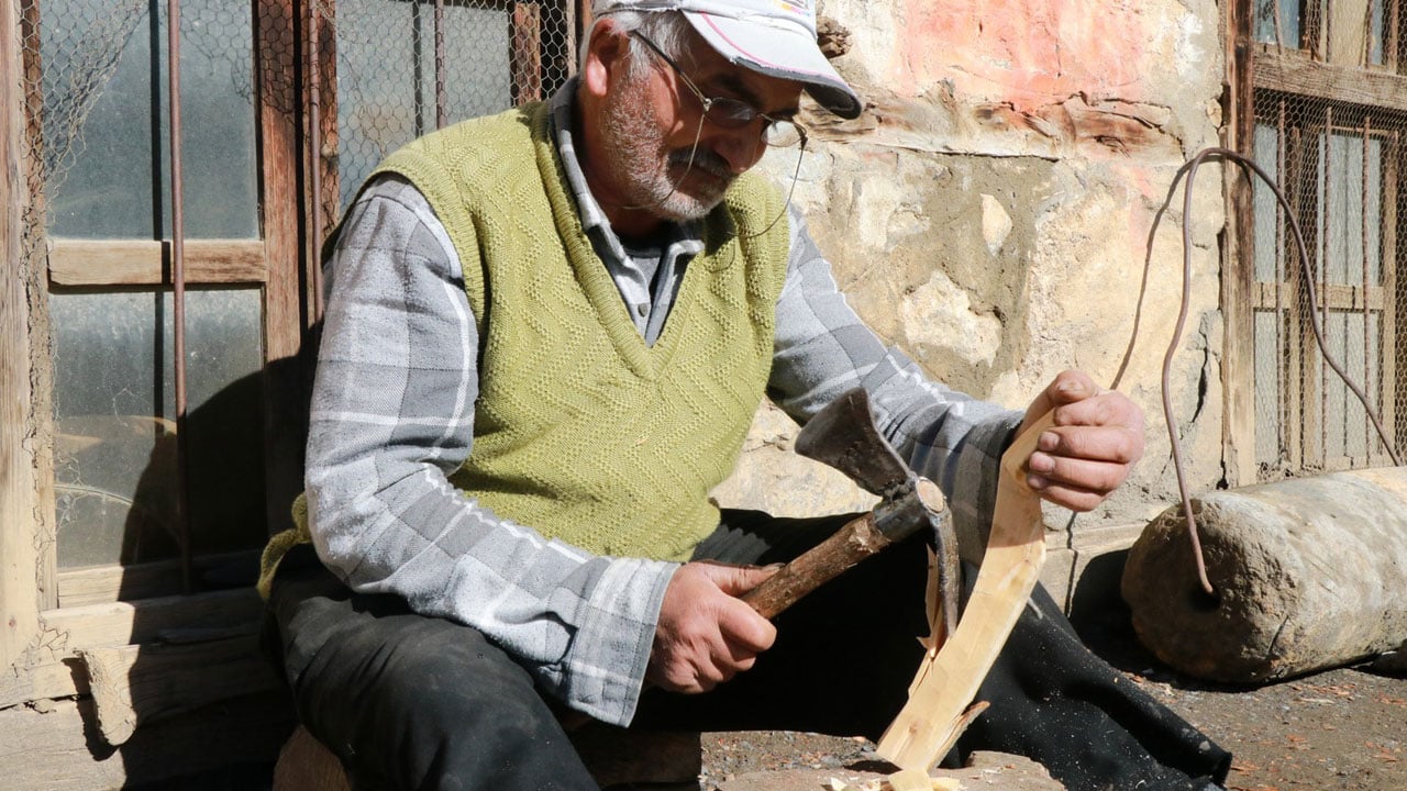 Foto - Son ustalardan biri… Teknolojiye inat mesleğini yaşatıyor