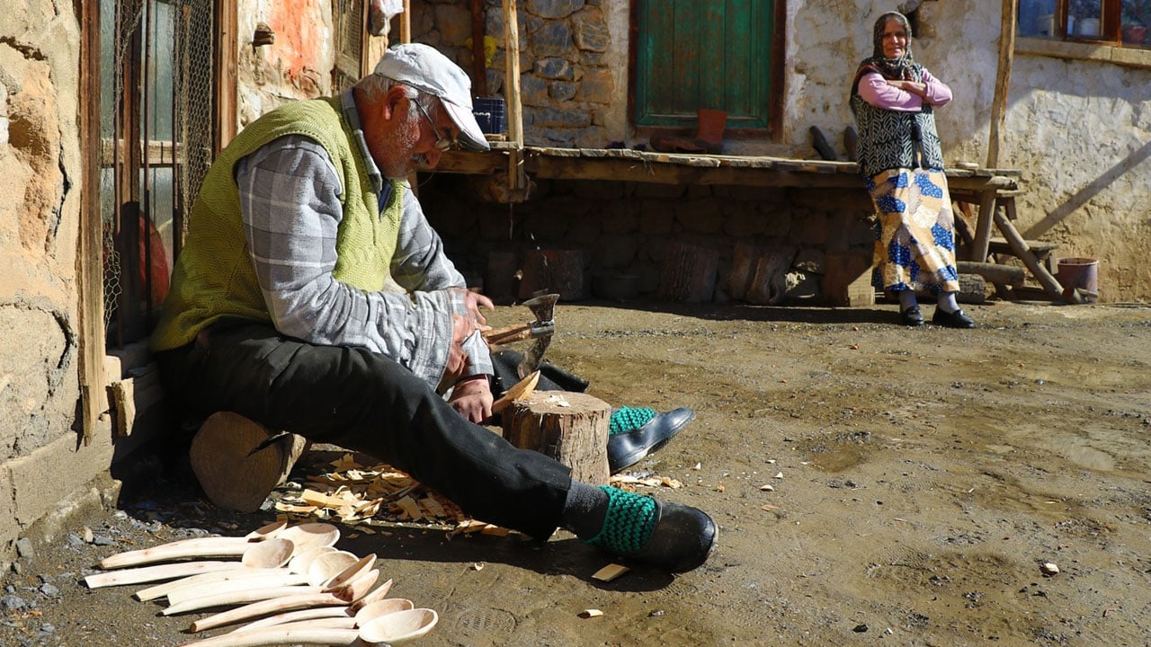 Son ustalardan biri… Teknolojiye inat mesleğini yaşatıyor