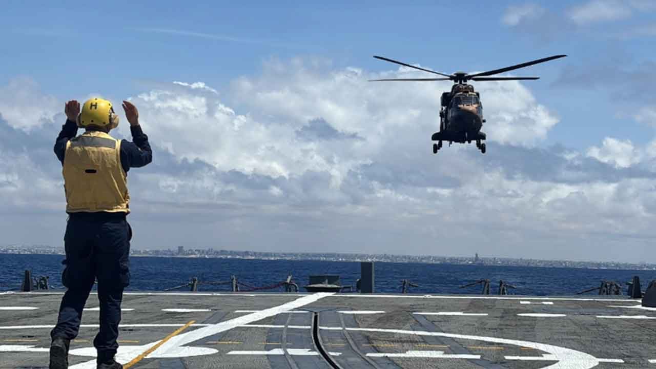 Foto - Sondaj gemisi 20 milyar varil için ülkeye gitmişti: Türk savaş helikopterleri peş peşe havalandı