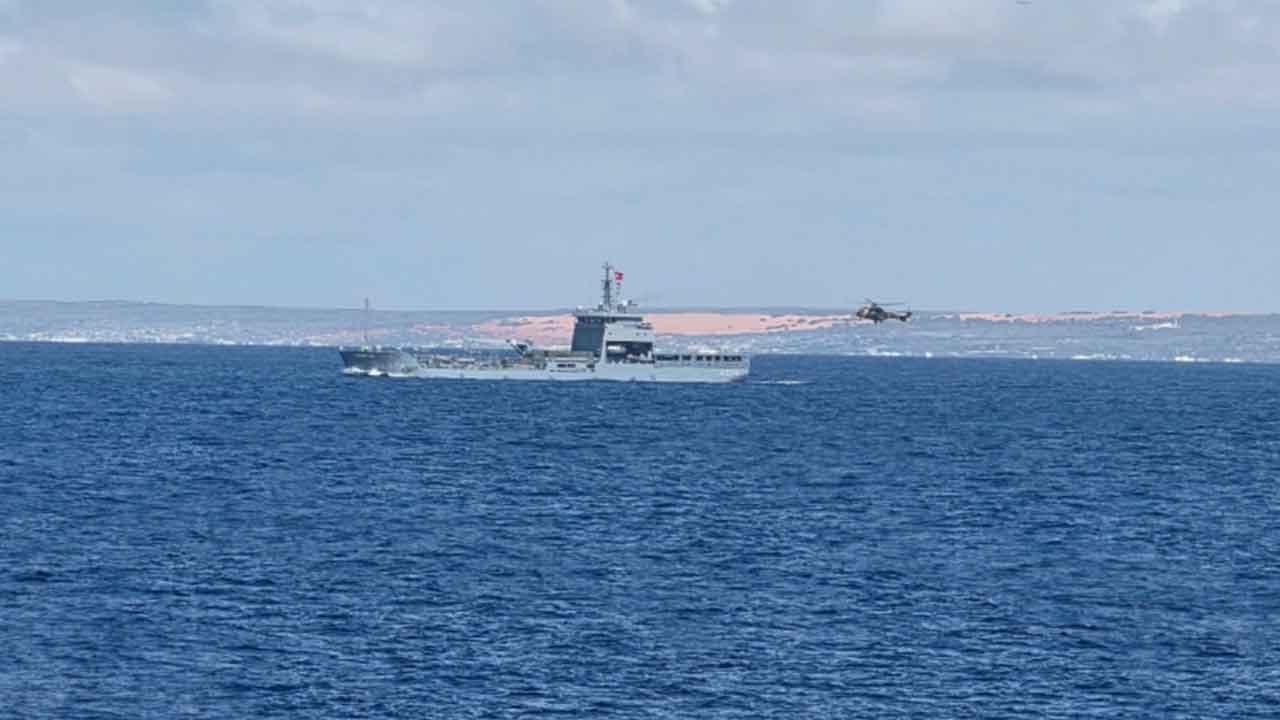 Foto - Sondaj gemisi 20 milyar varil için ülkeye gitmişti: Türk savaş helikopterleri peş peşe havalandı