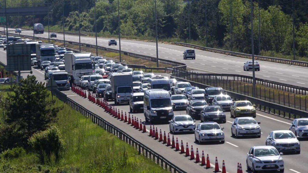 Foto - Sonra "Vay ben duymadım" demeyin! TEM Otoyolu’nda İstanbul yönü trafiğe kapatılıyor