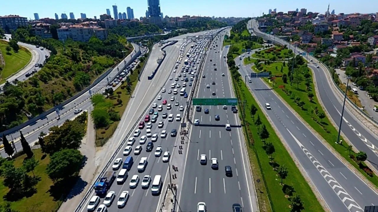 Foto - Sonra "Vay ben duymadım" demeyin! TEM Otoyolu’nda İstanbul yönü trafiğe kapatılıyor