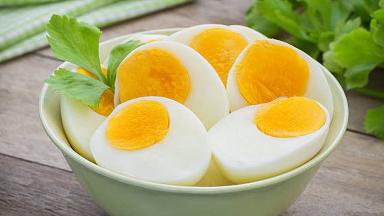 Sonuç herkesi şaşırttı! Sadece yumurta yiyerek 14 gün geçirdi