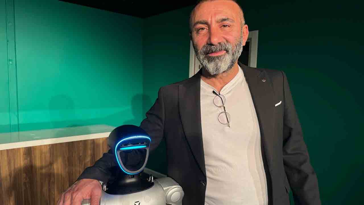 Sonunda bu da oluyor: Robot oyuncu sahne yolunda