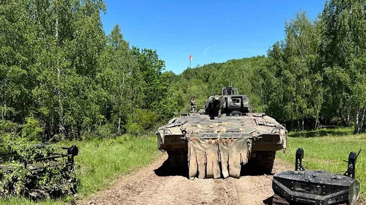 Foto - Sonunda bunu yaptılar: 50 bin kişilik robot ordusu sahaya sürülüyor