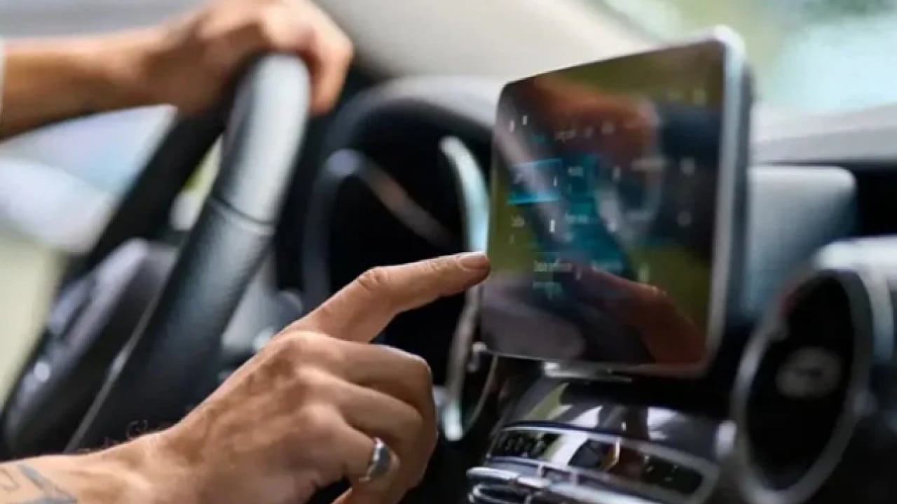 Foto - Sorunun cevabı belli oldu! Araç içi telefon tutucu ve multimedya yasak mı?