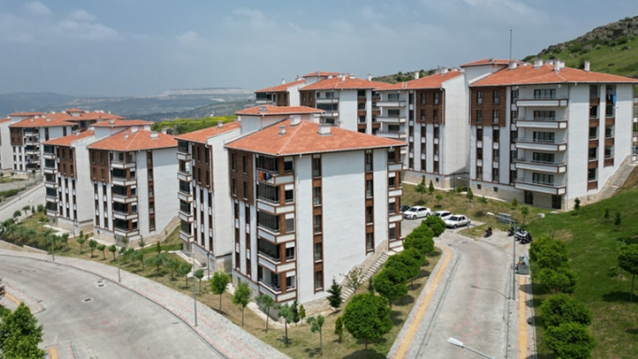 Foto - Sosyal konut projesinde yeni haftanın kura takvimi: 7 ilde 21 konut sahibini buluyor! İşte gün gün TOKİ kura çekiliş tarihleri