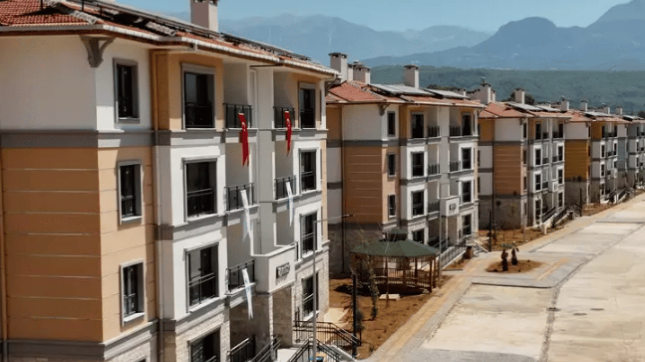 Foto - Sosyal konut projesinde yeni haftanın kura takvimi: 7 ilde 21 konut sahibini buluyor! İşte gün gün TOKİ kura çekiliş tarihleri