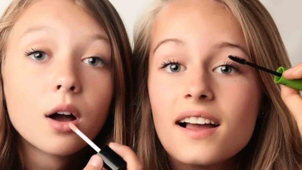 Sosyal medya körüklüyor: Çocuklarda makyaj tehlikesi