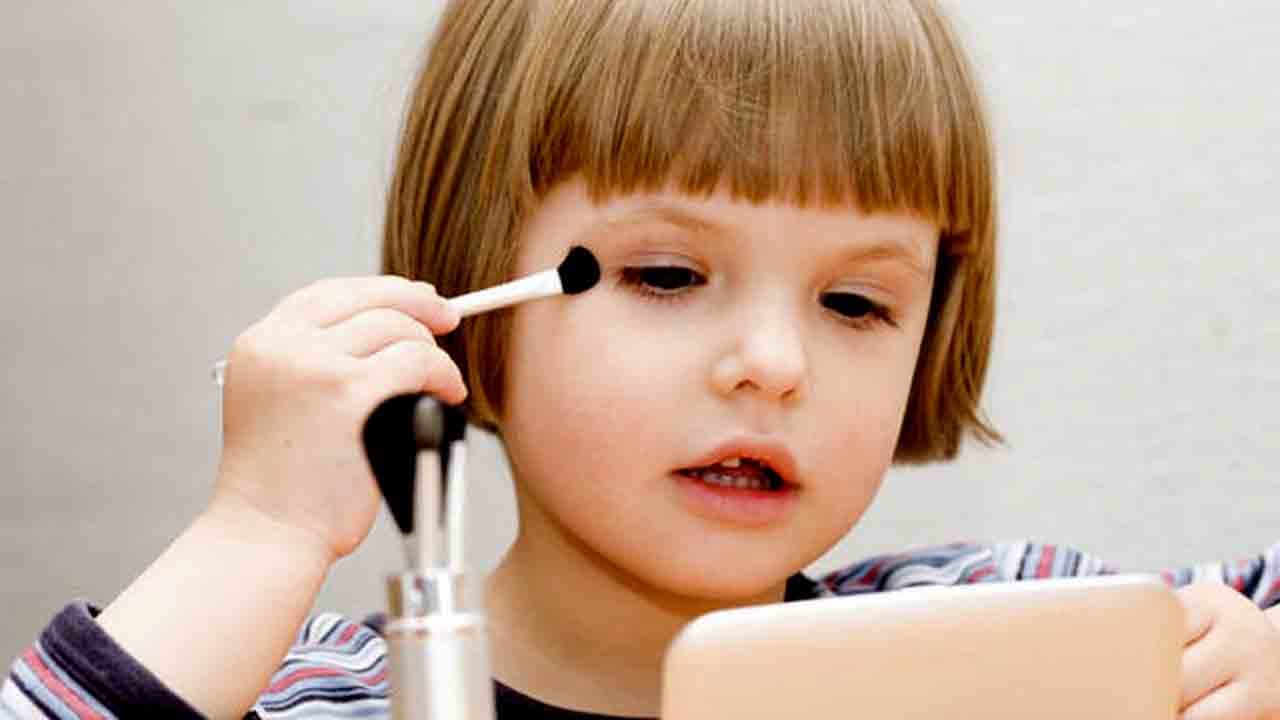 Foto - Sosyal medya körüklüyor: Çocuklarda makyaj tehlikesi