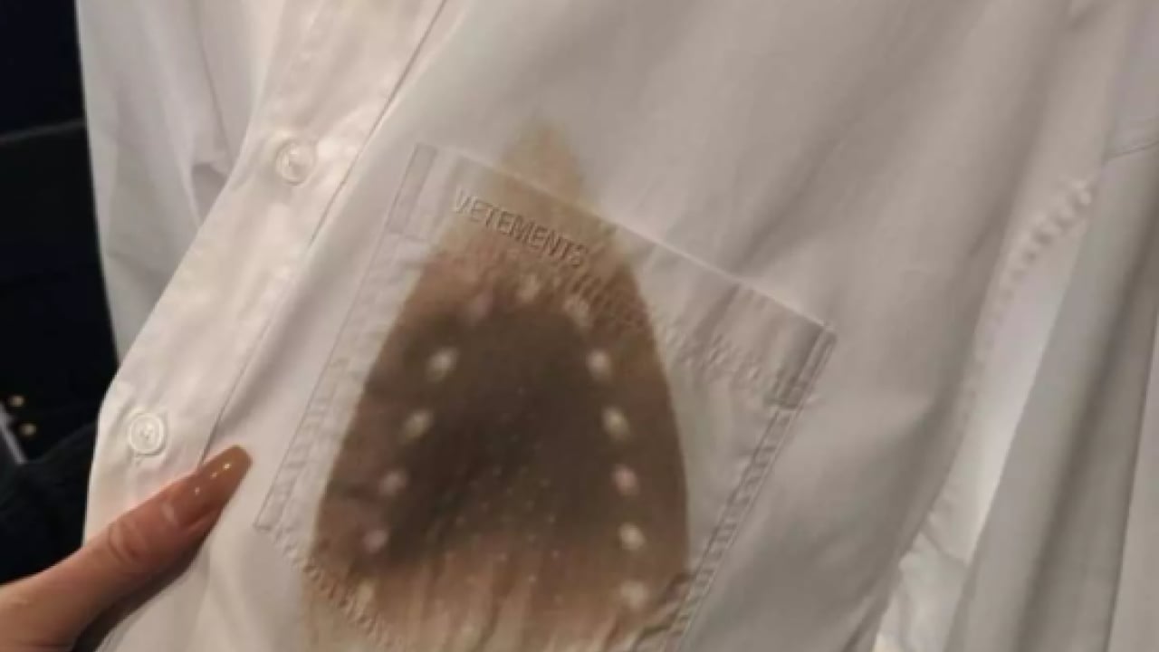 Foto - Sosyal medya yangın yeri: Ütü yanığı baskılı gömleğin fiyatı şok etti!