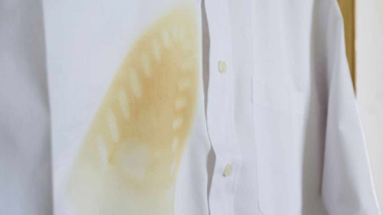 Foto - Sosyal medya yangın yeri: Ütü yanığı baskılı gömleğin fiyatı şok etti!