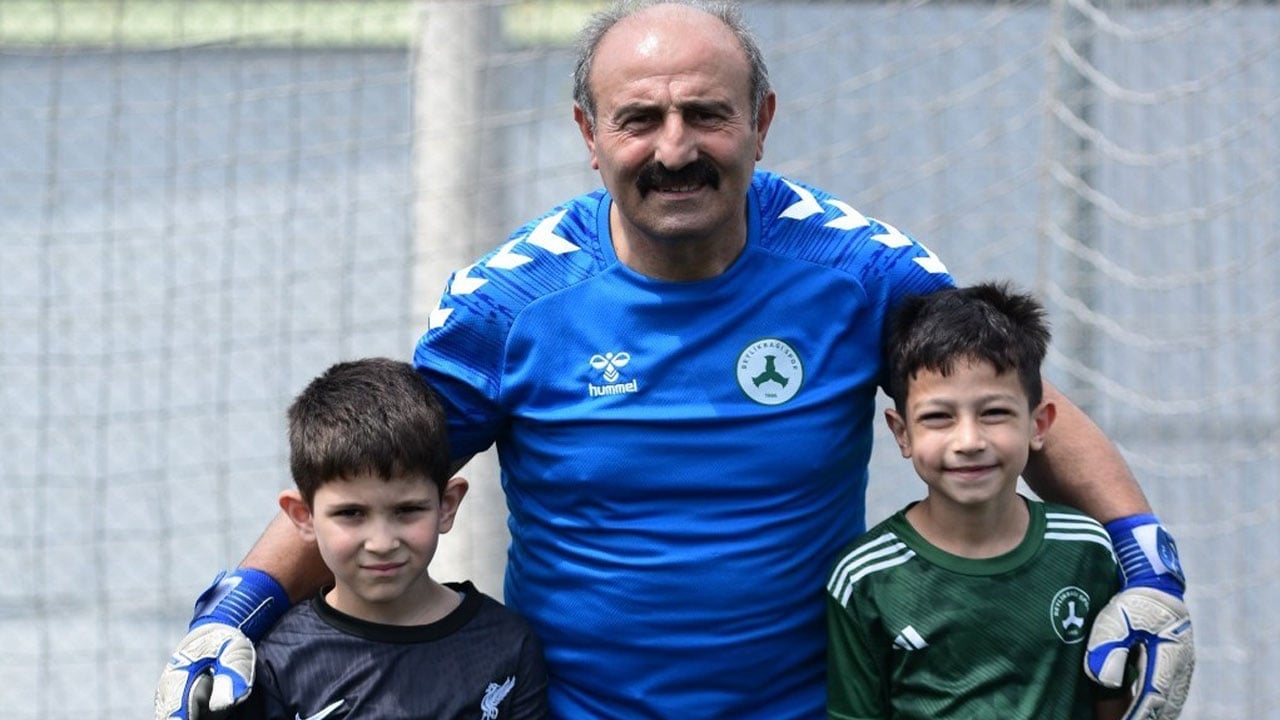 Foto - Sosyal medya yıkıldı! 62 yaşındaki ‘kaleci transferi’ Kocaeli’yi karıştırdı