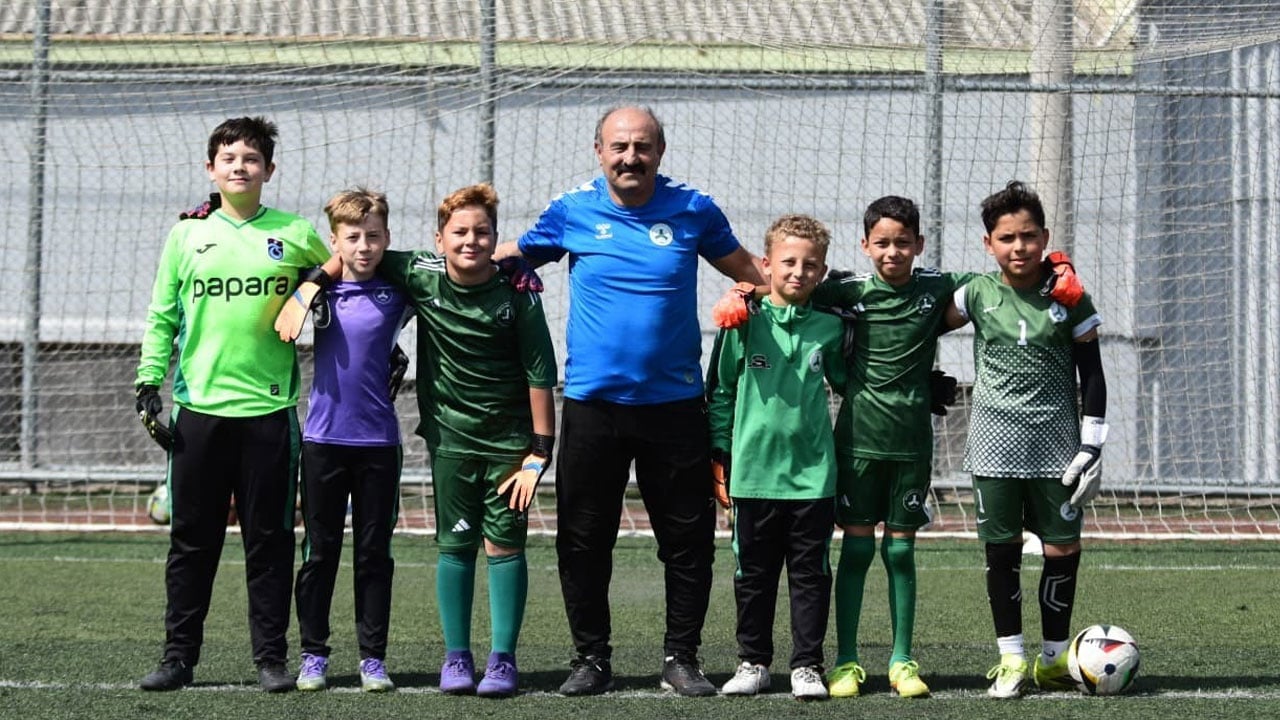 Foto - Sosyal medya yıkıldı! 62 yaşındaki ‘kaleci transferi’ Kocaeli’yi karıştırdı
