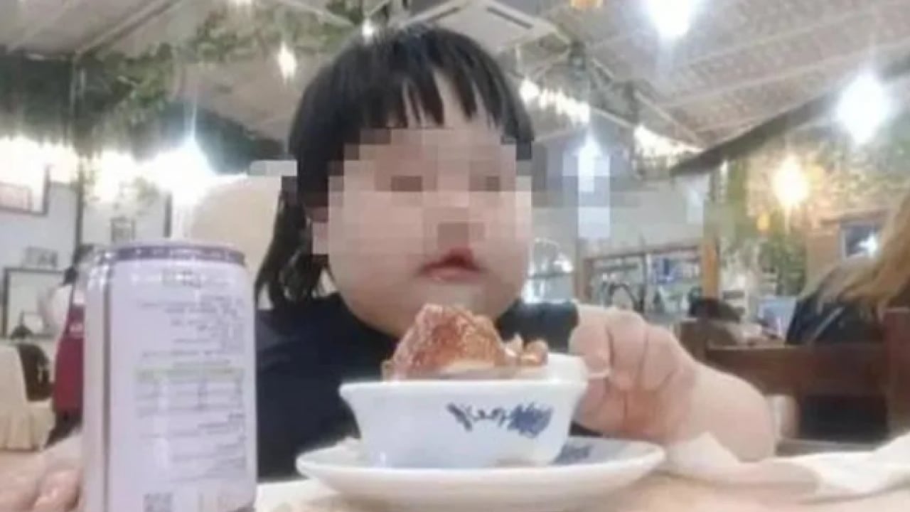 Foto - Sosyal medyanın en iğrenç yüzü: Tık uğruna 3 yaşındaki bebeği obez yaptılar