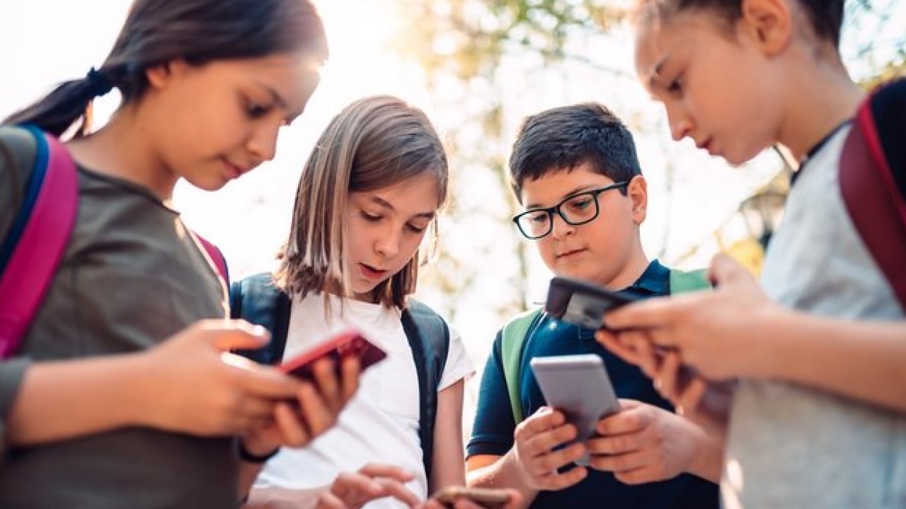 Foto - Avrupa ülkesi de kervana katılıyor: 16 yaşından küçükler için yasaklanacak!