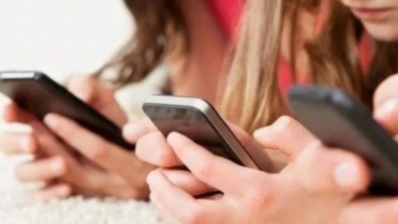 Avrupa ülkesi de kervana katılıyor: 16 yaşından küçükler için yasaklanacak!