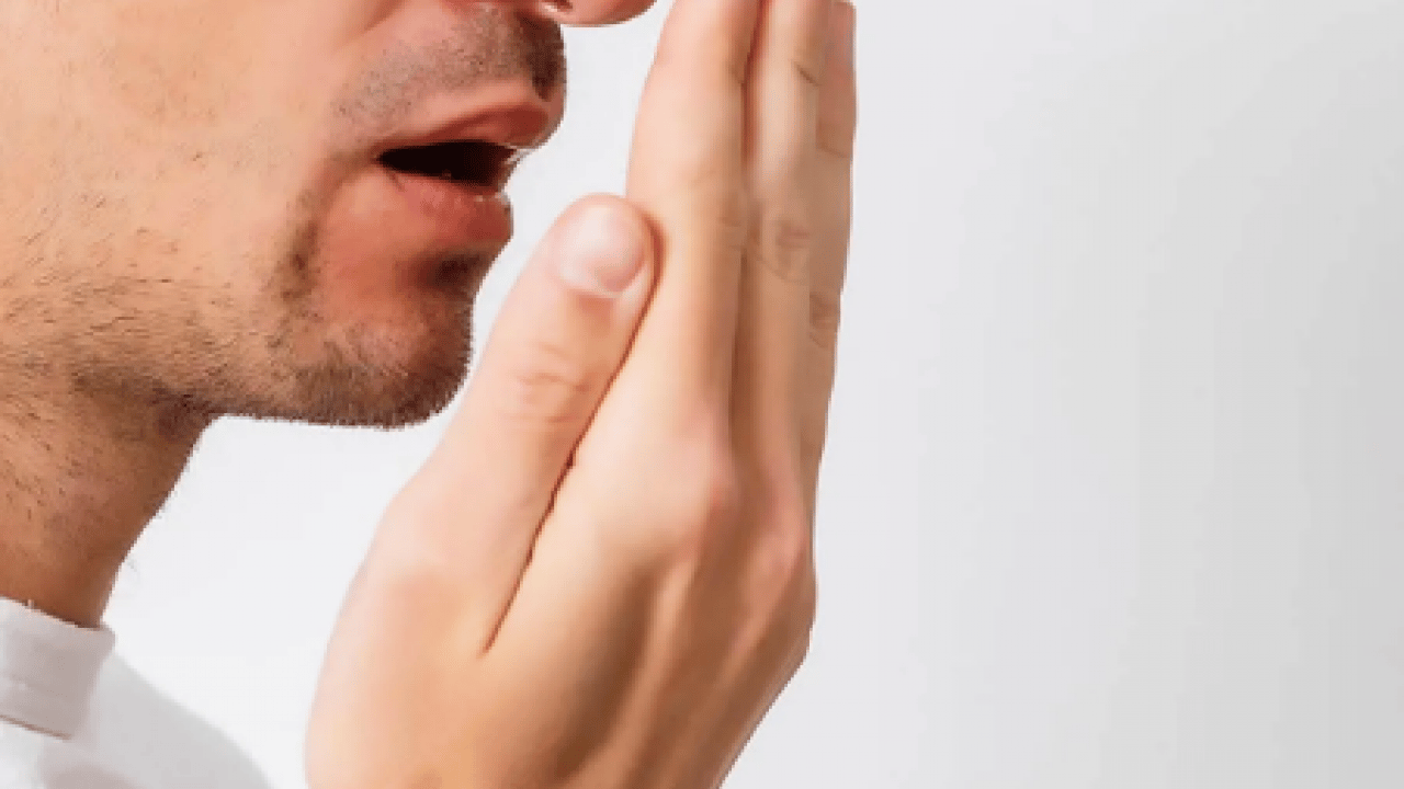 Sosyalleşmenin en büyük sorunu ortadan kalkıyor! Ağız kokusundan kurtumanın doğal yolları açıklandı