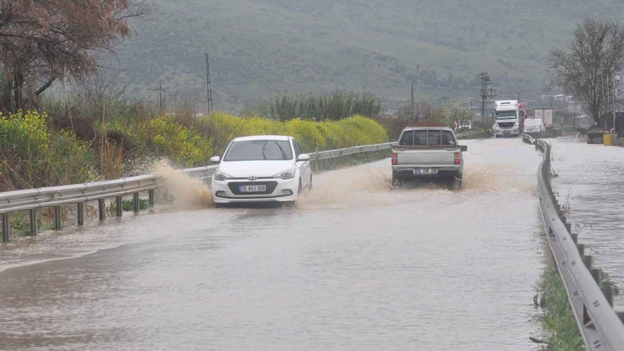 Foto - Söylemler öyle gerçekler böyle! "Atatürk kenti'nde arabalar yüzüyor