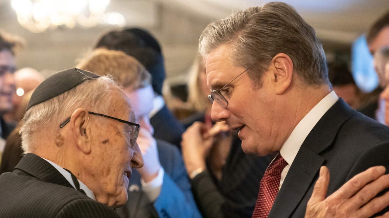 Foto - Starmer teröristlere boyun eğdi!