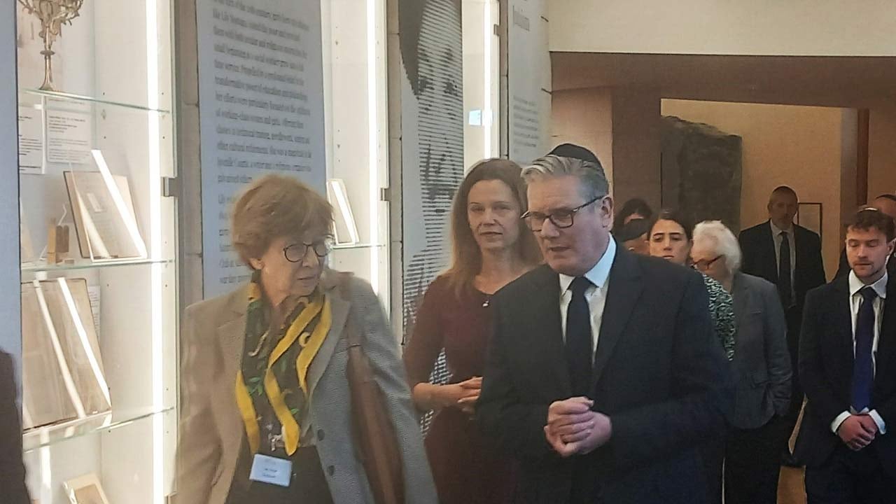 Foto - Starmer teröristlere boyun eğdi!