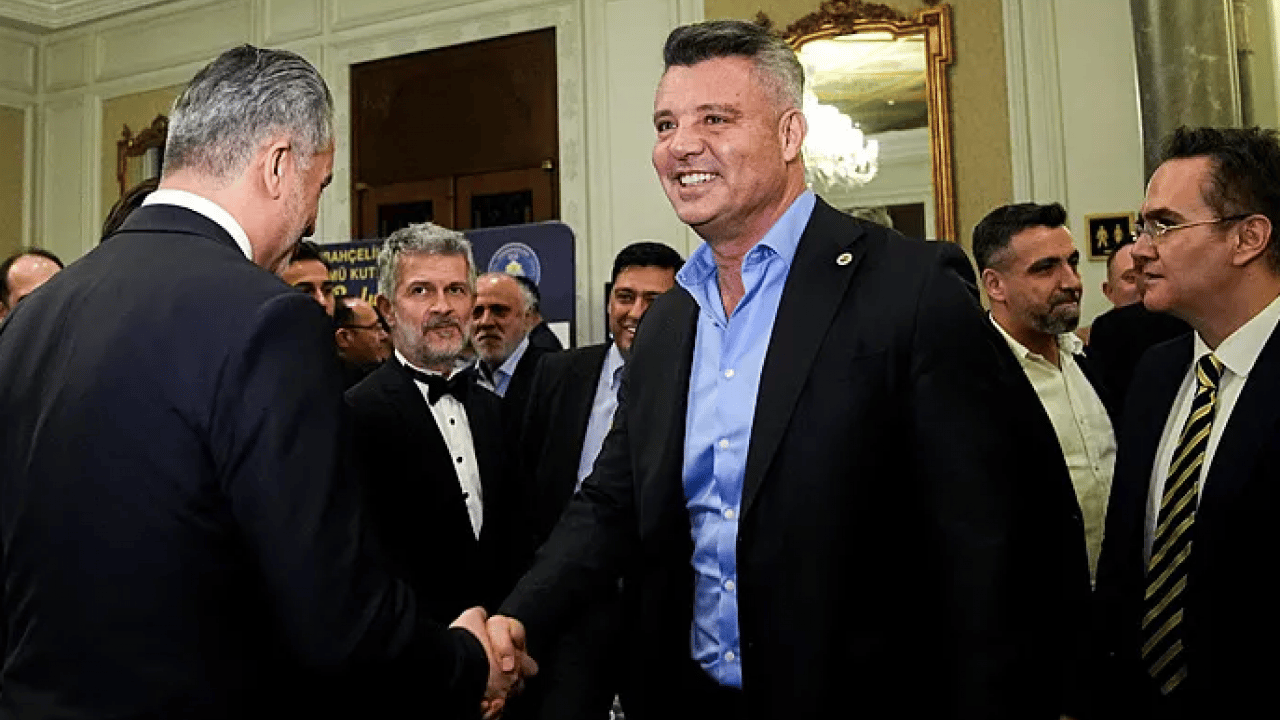 Foto - Steven Sadettin kürsüde saydı sayıştırdı! ‘Bu ligde adalet herkes için eşit mi?'