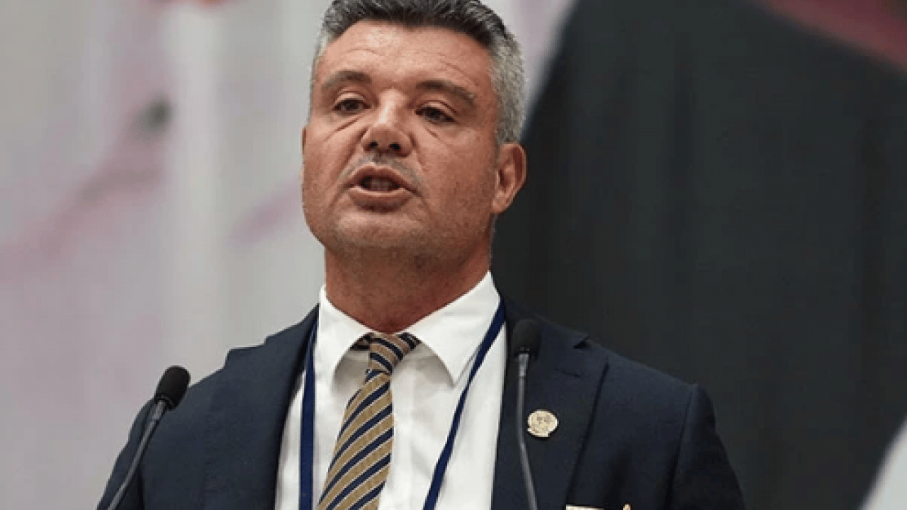 Steven Sadettin kürsüde saydı sayıştırdı! ‘Bu ligde adalet herkes için eşit mi?'