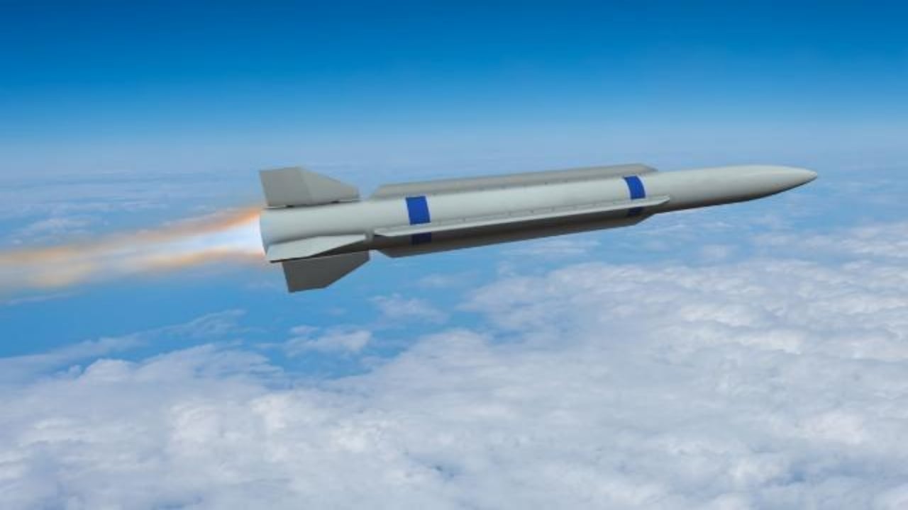 Foto - Stoklar kar gibi erirken imdada yetiştiler: Dev füze fabrikasında seri üretim