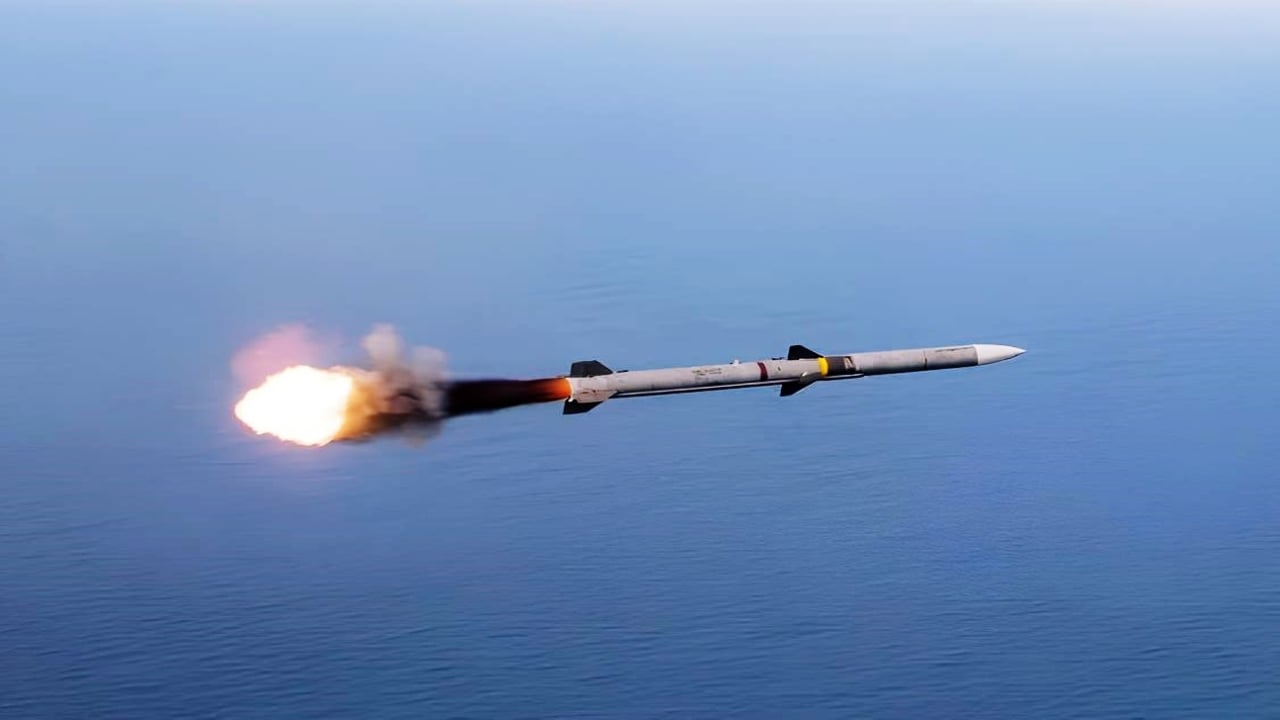 Foto - Stoklar kar gibi erirken imdada yetiştiler: Dev füze fabrikasında seri üretim