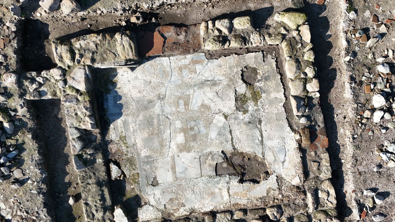 Foto - Su çekilince ortaya çıktı! Mozaikli yapının sırrı çözülüyor