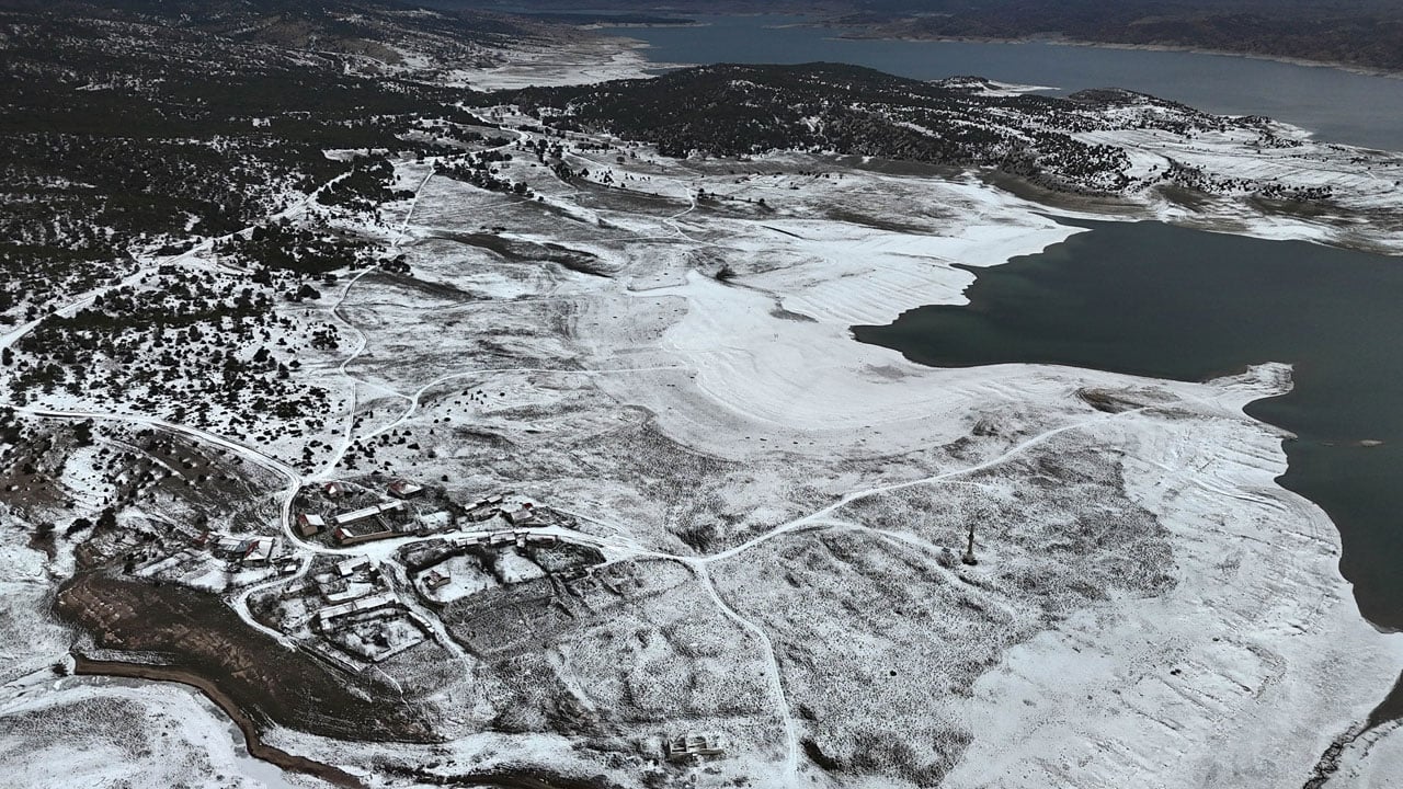 Foto - Su çekilmesi devam ediyor! Kar beyaza boyadı ama gerçek değişmedi
