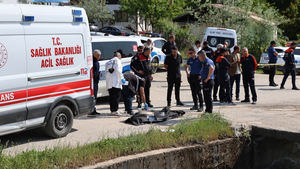 Foto - Su kanalında korkunç manzara