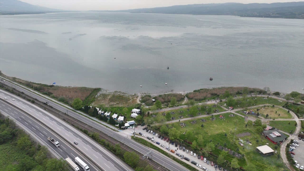 Foto - Su seviyesi normale döndü Sapanca Gölü yağışlarla kritik eşikten kurtuldu