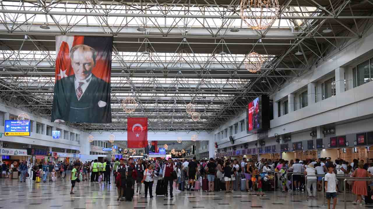 Foto - Şubat’ta havayoluyla seyahat edenlerin sayısı 45 ilin nüfusunu aştı: Bir ayda 15 milyon 92 bin 119 yolcuya hizmet verildi