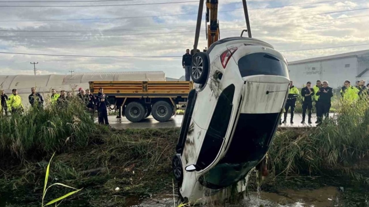 Foto - Sudan cansız bedeni çıktı: Otomobil dereye düştü! Antalya'da yürek burkan olay