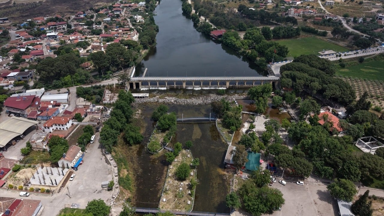 Foto - Sulama dönemine destek Demirköprü Barajı Marmara Gölü’ne hayat veriyor