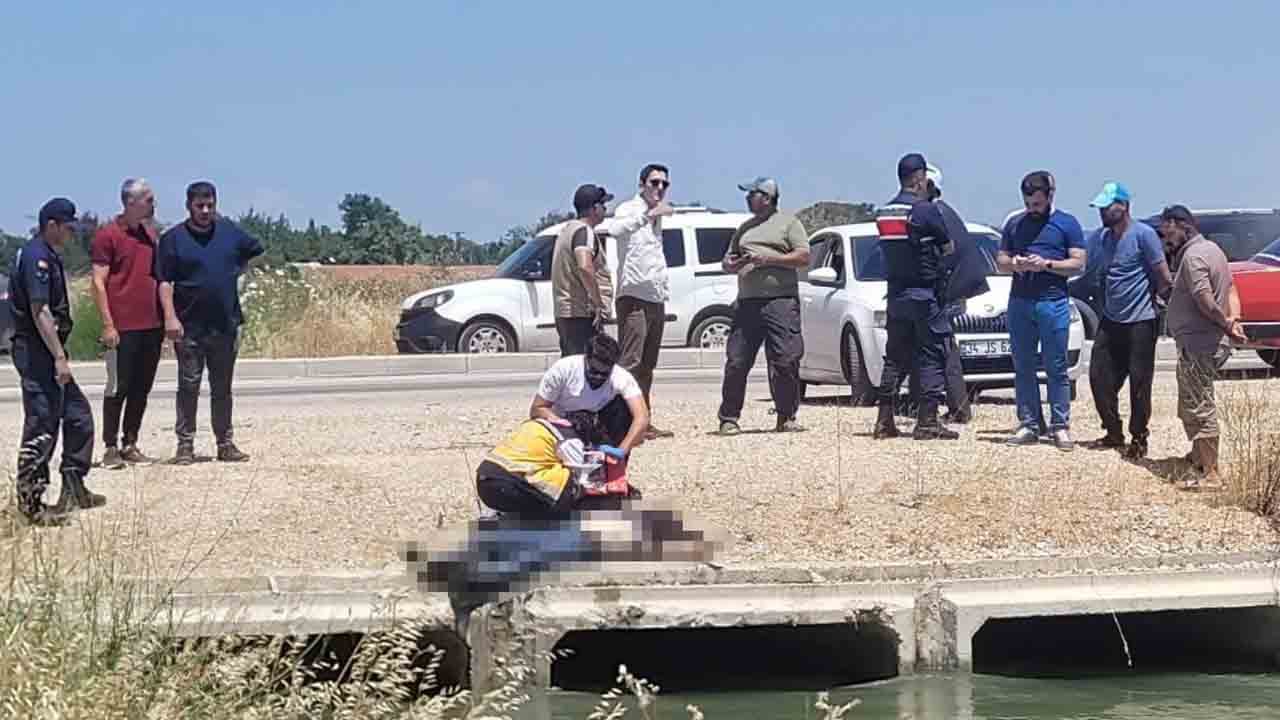 Foto - Sulama kanalında kahreden ölüm! Köprü ayağına takılan şahsın cansız bedeni çıkarıldı