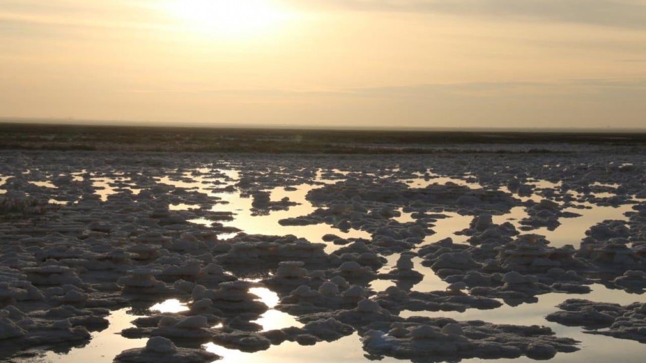 Sular çekilince böyle oldu! Tuz Gölü, Pamukkale travertenlerini andırdı