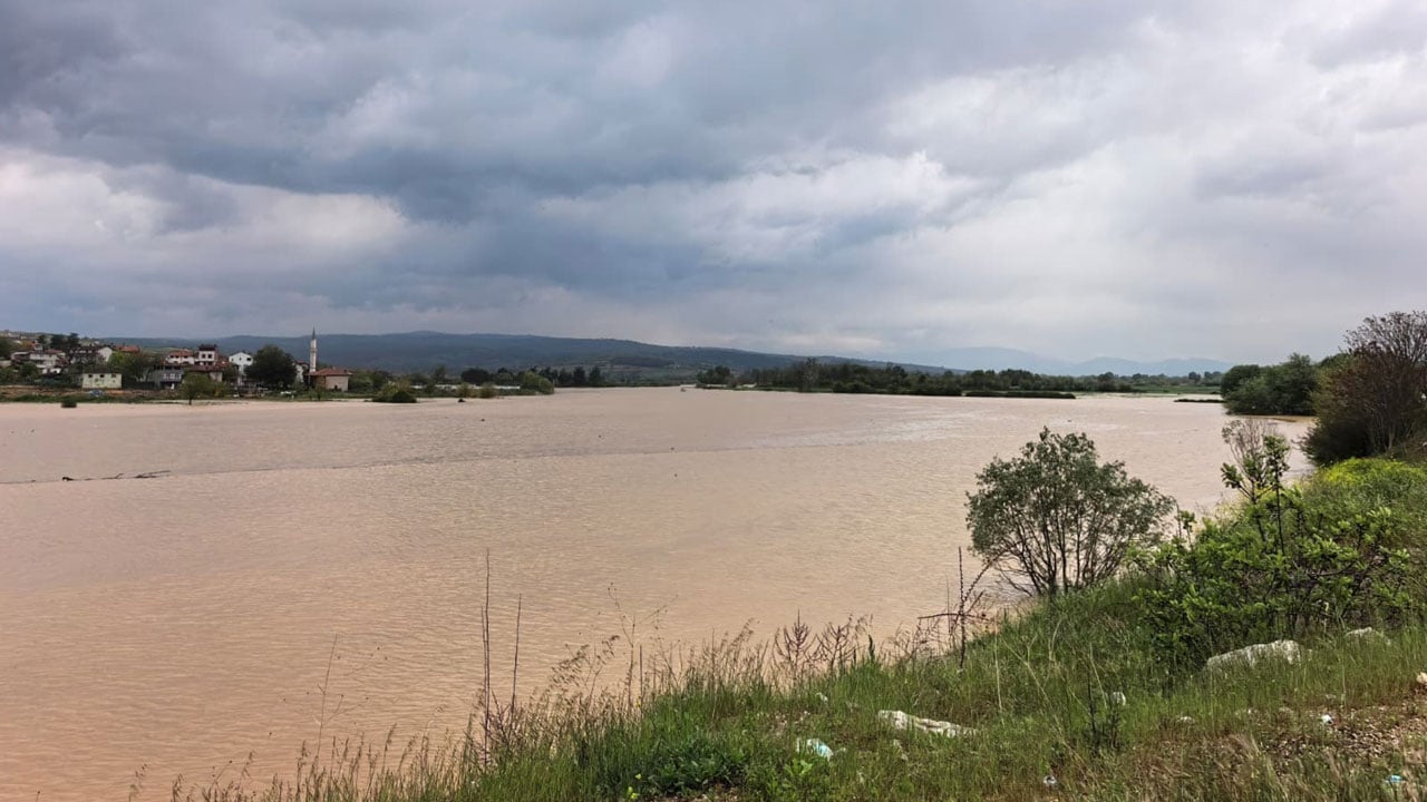 Foto - Sular çekilince ekmişlerdi! Baraj doldu, izinsiz ekilen araziler su altında kaldı