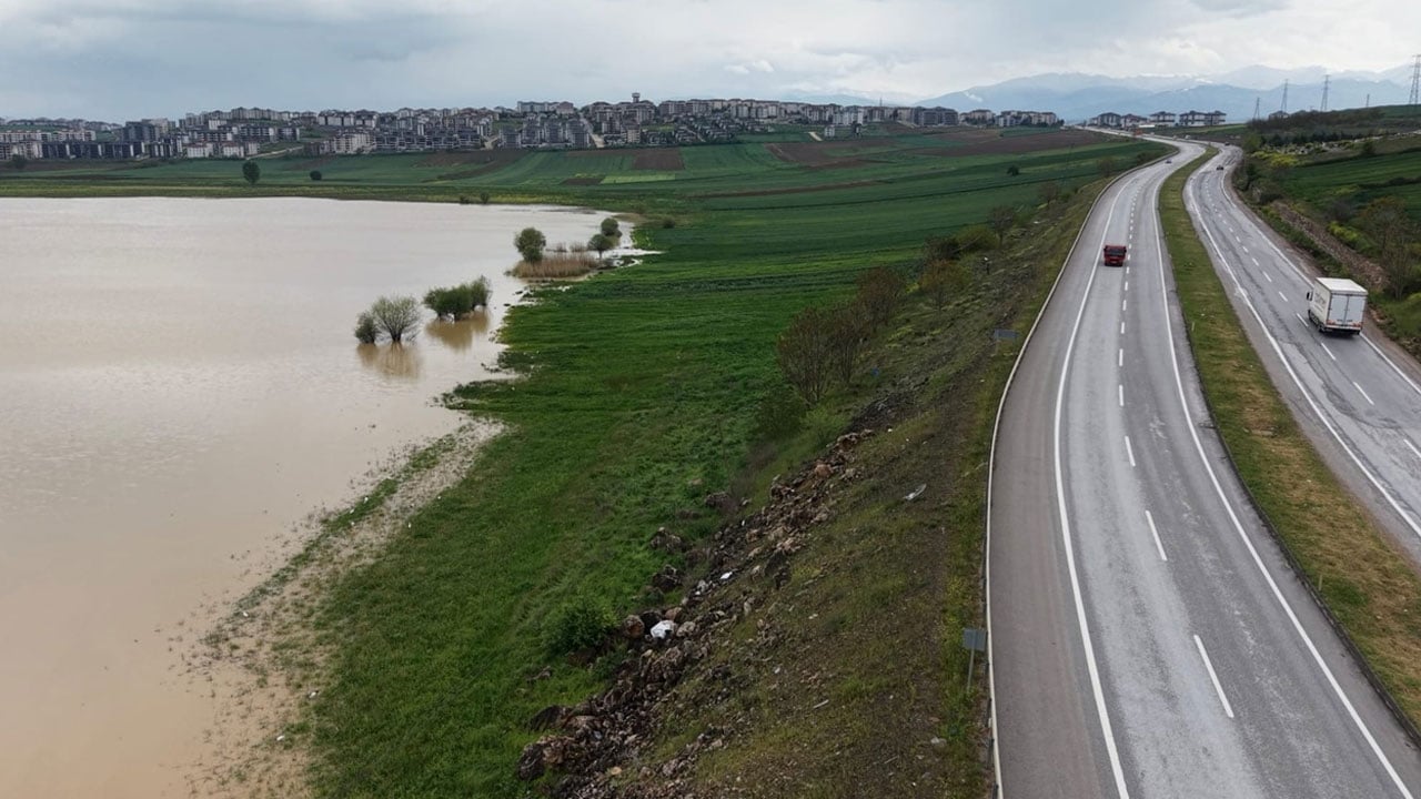 Sular çekilince ekmişlerdi! Baraj doldu, izinsiz ekilen araziler su altında kaldı