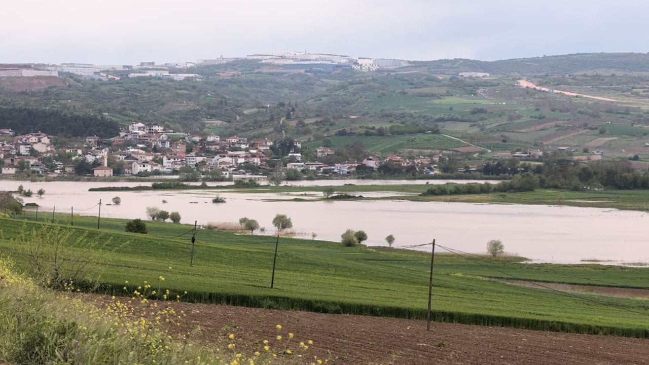 Foto - Sular çekilince ekmişlerdi! Baraj doldu, izinsiz ekilen araziler su altında kaldı