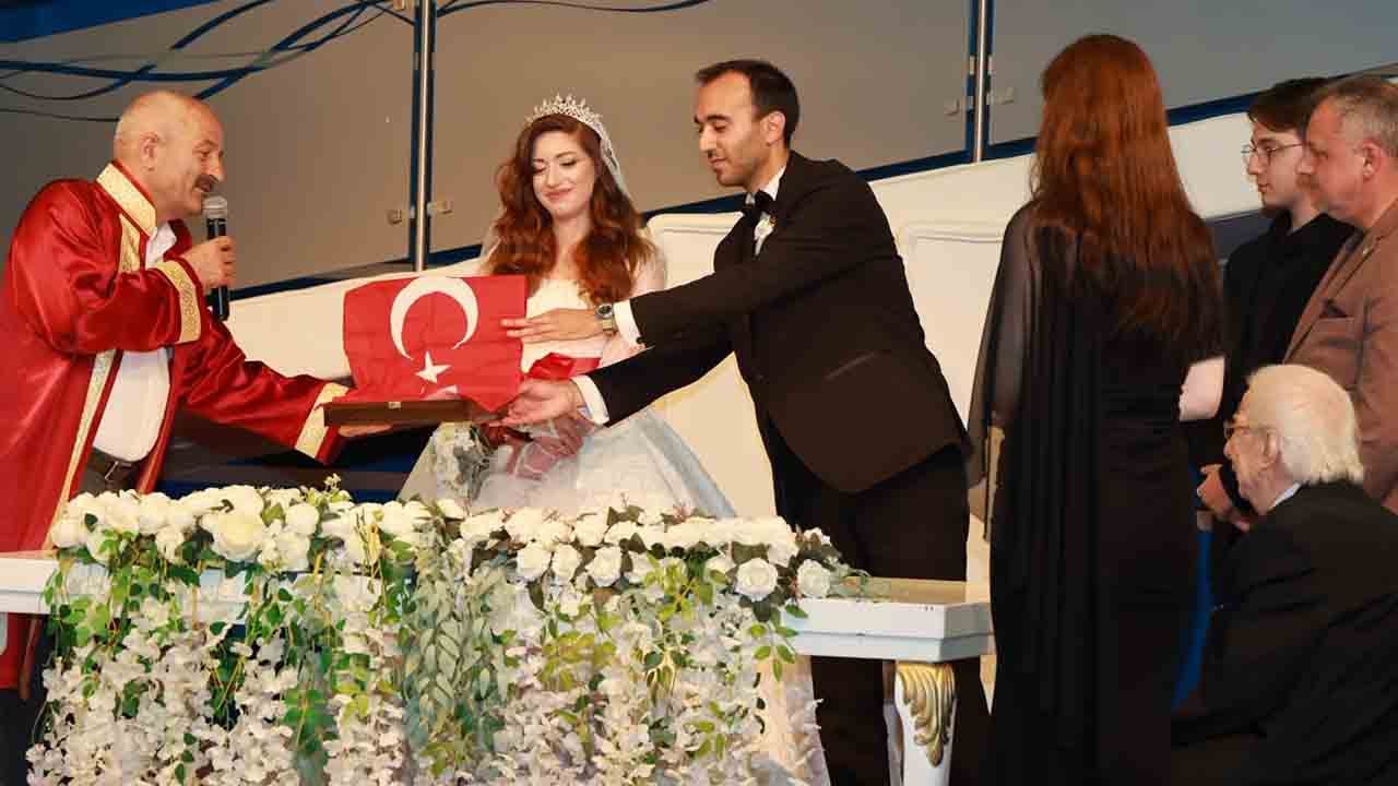 Foto - Sultan II. Abdülhamid’in torunundan mutlu imza: Dünyaevine girdi